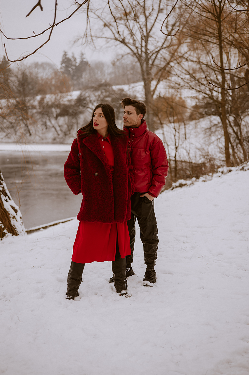 anrika i szafa gra sesje zimowe dla par fashion couple style trends winter red 